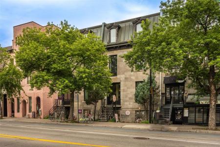 3895-3901  Rue St-Denis, Montréal (Le Plateau-Mont-Royal), Quebec H2W 2M4, CANADÁ