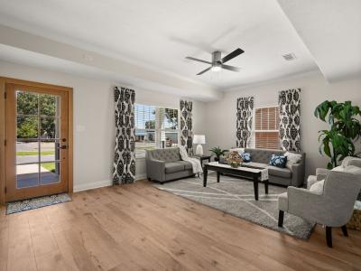 107 EAST NORTH STREET, Leesville, 루이지아나 71446, 미국