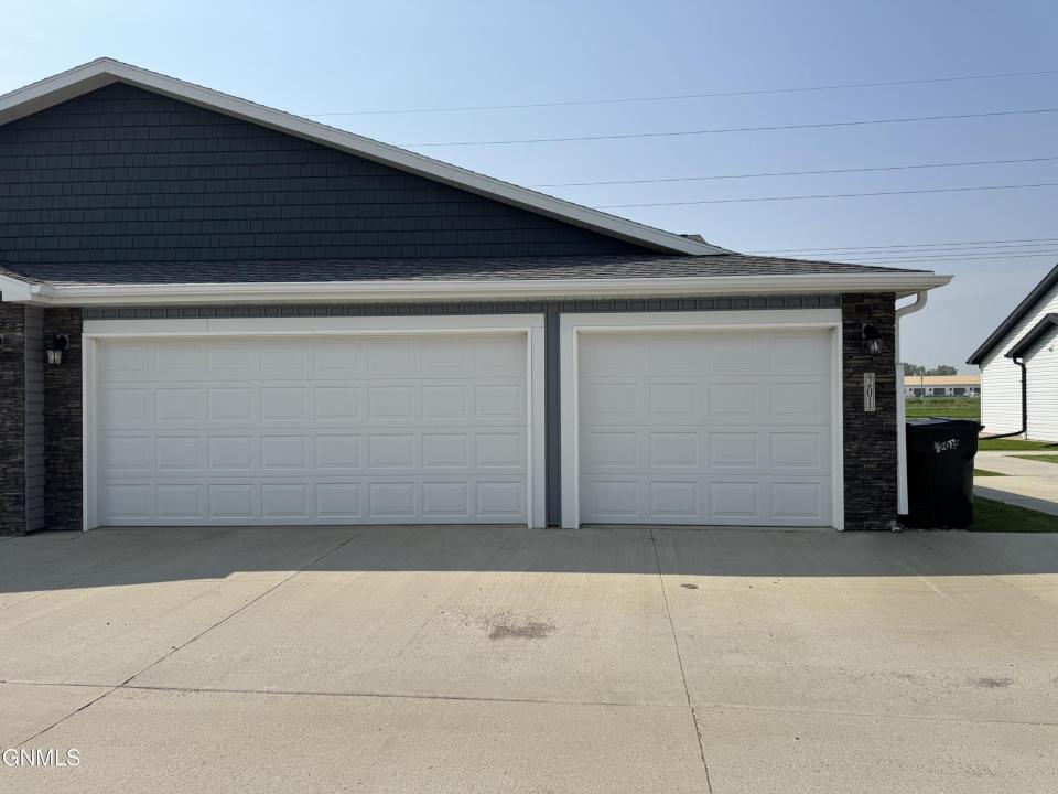 201 Kenner Loop, Bismarck, North Dakota 58504, USA