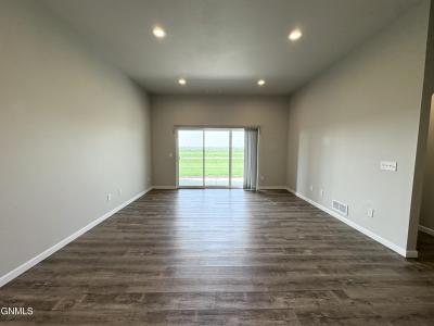 201 Kenner Loop, Bismarck, North Dakota 58504, USA