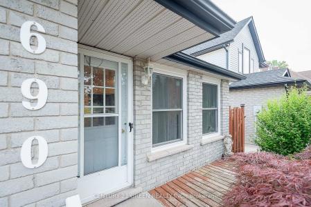 690 ELGIN STREET N, Cambrígia, Ontario N1R 7W5, Canadá