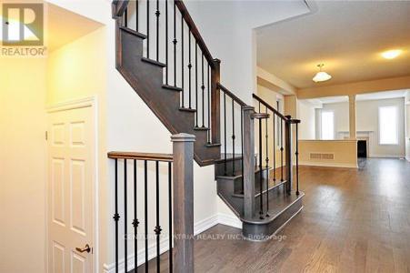 4 APPLEGATE DRIVE, East Gwillimbury, Ontario L9N 0R2, Canada