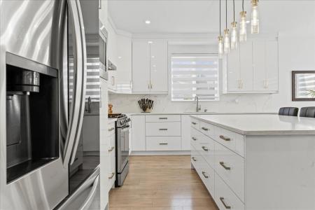 1684 MCKENZIE ROAD, Abbotsford, Columbia Britannica V2S 8J6, Canada