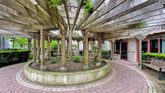 23 REAN DRIVE, Toronto, オンタリオ M2K 0A5, カナダ