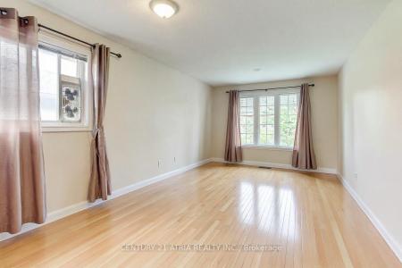 194 LIVINGSTONE STREET E, Barrie, Ontario L4M 6M4, Canadá