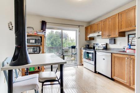 194 LIVINGSTONE STREET E, Barrie, Ontario L4M 6M4, Canadá