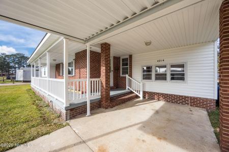 4214 Park Avenue, Ayden, North Carolina 28513, USA