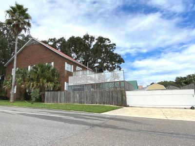 10 CENTRAL AVENUE, Crescent City, Florida 32112