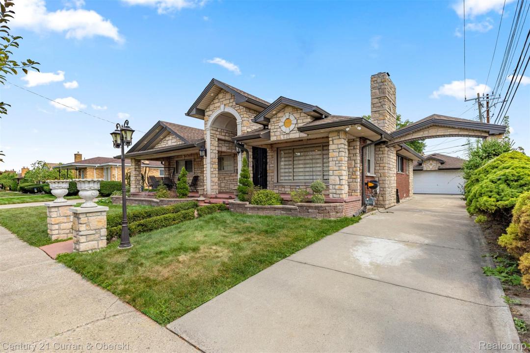 5632 Beaver Street, Dearborn Heights, Michigan 48127, USA