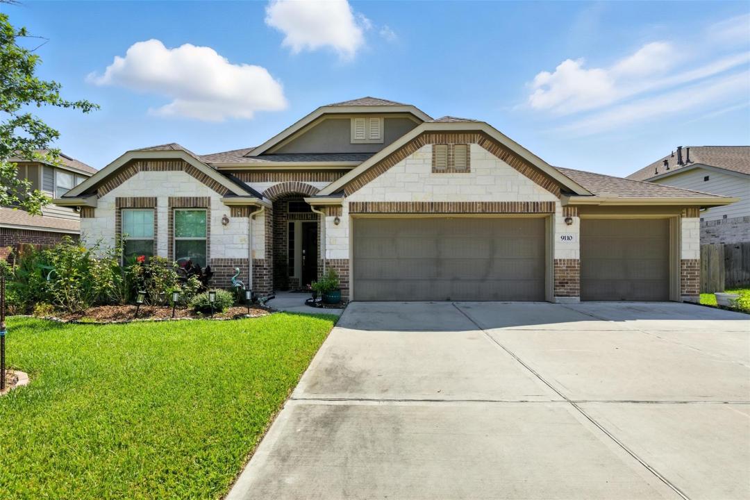 9110 Brett Court, Mont Belvieu, Texas 77523