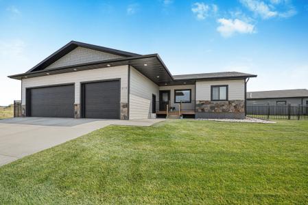 2119 Arrowhead Circle, Spearfish, SD 57783, USA