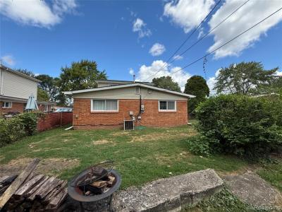 1598 Dulong, Madison Heights, מישיגן 48071, ארצות הברית של אמריקה