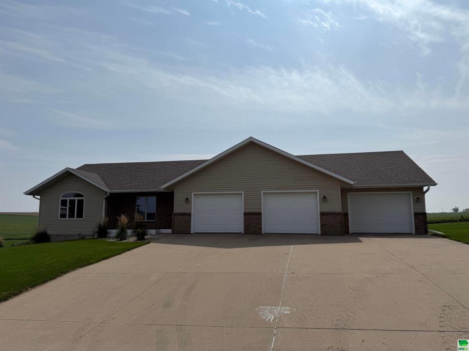 127 Pleasant View Drive, Ireton, Iowa 51027, USA