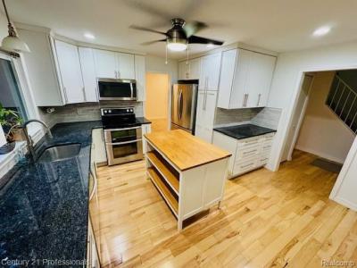 5720 Beauchamp, WestBloomfield, Michigan 48322, USA