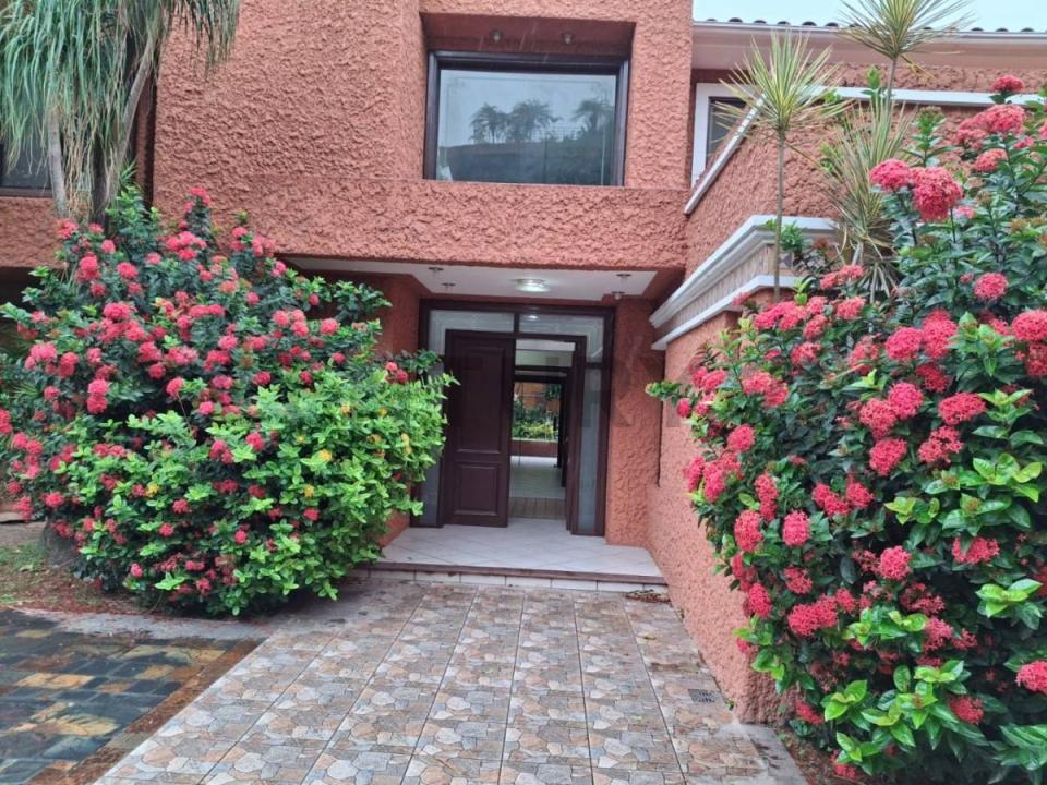 CALLE LUGONES , Equipetrol, Santa Cruz 00001, בוליביה