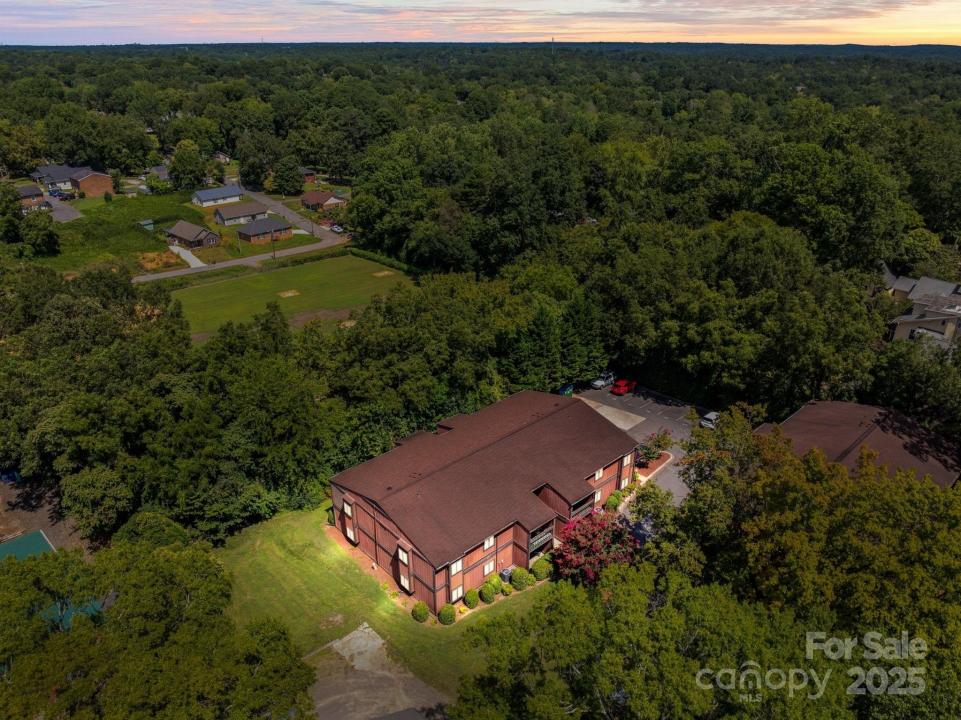 47 Edgewood Avenue NE unit: B-8, Concord, Carolina Del Norte 28025, Estados Unidos