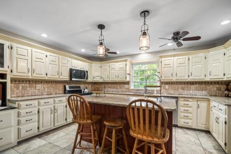 235 James St, Ludlow, 麻薩諸塞州 01056, 美國