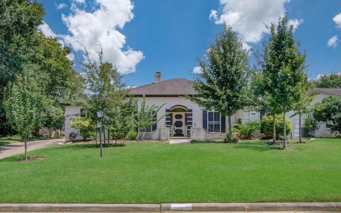 18655 Martinique Drive, Nassau Bay, Texas 77058