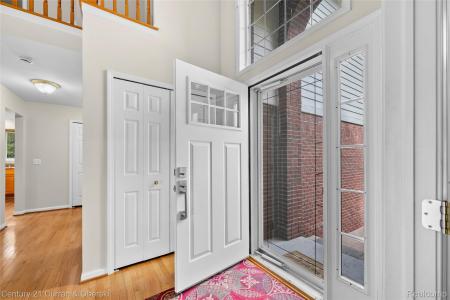 19880 Irving Drive, Livonia, Michigan 48152, USA