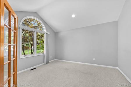 19880 Irving Drive, Livonia, Michigan 48152, USA