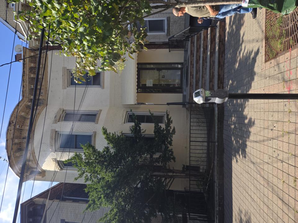 327 60th St 1, West New York, New Jersey 07093, USA