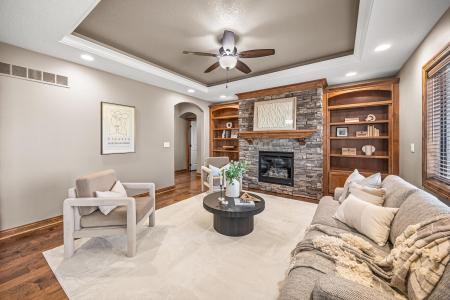 14201 Brookview Drive, Urbandale, Iowa 50323, Estados Unidos