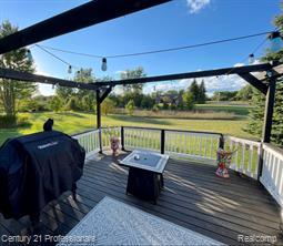 778 W Peninsula Court, Oxford, Michigan 48371