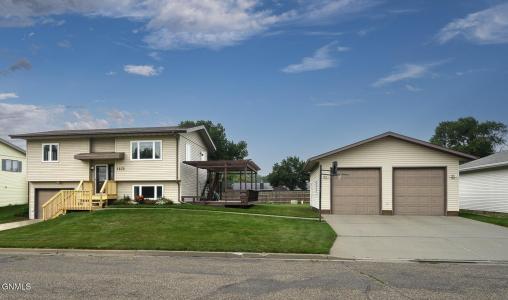 1113 Chestnut Lane, Beulah, ND 58523, USA