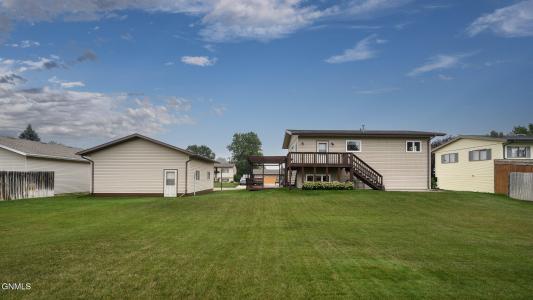 1113 Chestnut Lane, Beulah, North Dakota 58523, USA