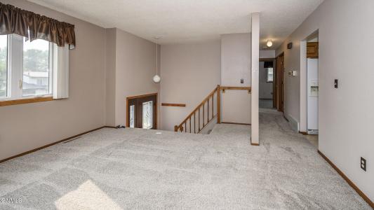 1113 Chestnut Lane, Beulah, North Dakota 58523, USA