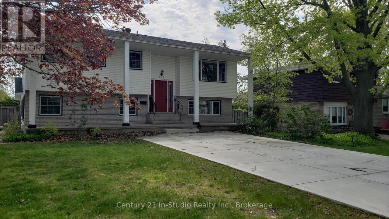 696 CHRISTOPHER DRIVE, Saugeen Shores, Ontario N0H 2C3, Canadá