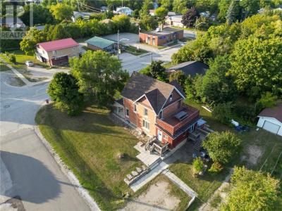 104 ARTHUR STREET, Manitowaning, Ontario P0P 1N0, CANADÁ