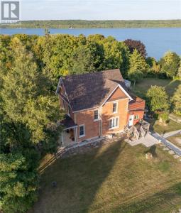 104 ARTHUR STREET, Manitowaning, Ontario P0P 1N0, CANADÁ