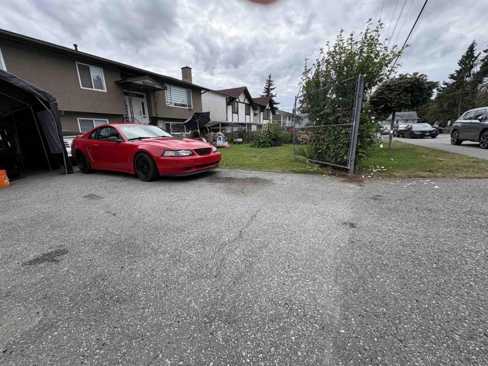 13434 98A AVENUE, Surrey, Columbia Britannica V3T 1C8, Canada