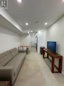 890 OSSINGTON AVENUE, Toronto (dovercourt-wallace Emerson-junction), オンタリオ M6G 3V1, カナダ