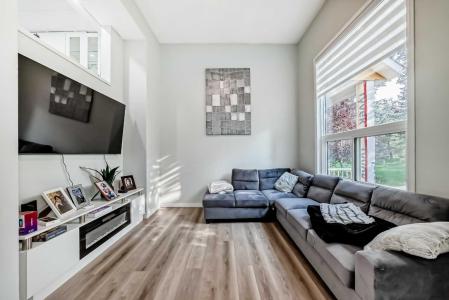 7 WESTLAND ROAD, Okotoks, Alberta T1S 1Z1, Canada