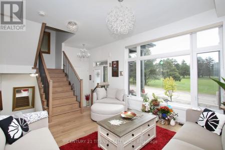 18 VERN ROBERTSON GATE, Uxbridge, أونتاريو L9P 0R9, كندا 
