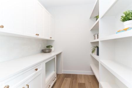 7121 MAY CRESCENT NW, Edmonton, Alberta T6R 0X2, Kanada