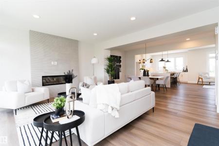 7121 MAY CRESCENT NW, Edmonton, Alberta T6R 0X2, Kanada