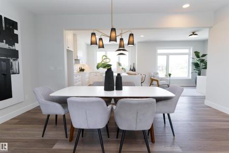 7121 MAY CRESCENT NW, Edmonton, Alberta T6R 0X2, Kanada