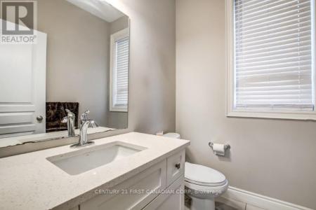 2608 HOLBROOK DRIVE, London South (south U), Ontario N6M 0G3, Canadá