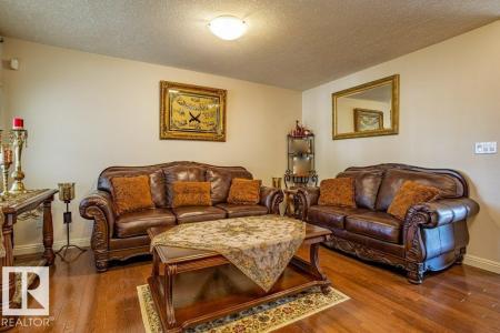 1119 114 STREET SW, Edmonton, Alberta T6W 1P6, Canada