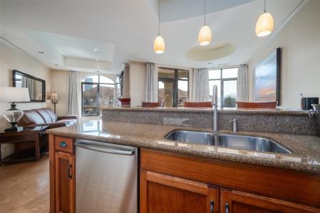 1288 WATER STREET, Kelowna, Colúmbia Britânica V1Y 9P4, Canadá