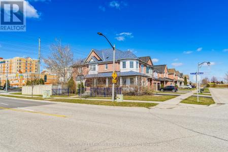 2 OGLEVIE DRIVE, Whitby (pringle Creek), Ontario L1R 2Y4, Canada