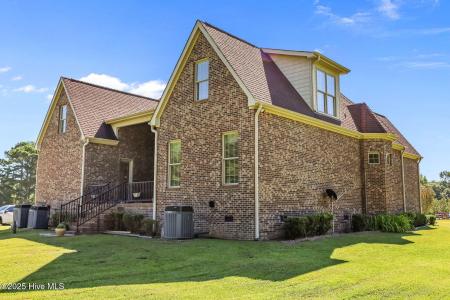 187 Country Squire Lane, Jacksonville, North Carolina 28540
