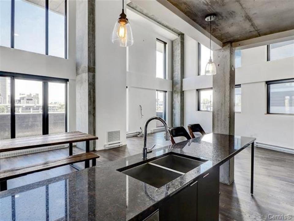 1085 Rue Smith, Montréal (Le Sud-Ouest), Quebec H3C 0L9, Canada