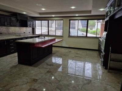 251 , Pinares Sánchez Curridabat, San José 00001, 哥斯達尼加