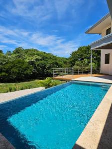 al lado del automercado 005, Tamarindo Santa Cruz, גואנאקאסטה 50309, קוסטה ריקה 