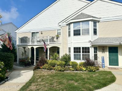 33 Tulip Lane, Freehold, NJ 07728, USA