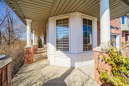 2 OGLEVIE DRIVE, Whitby, Ontario L1R 2Y4, Canada